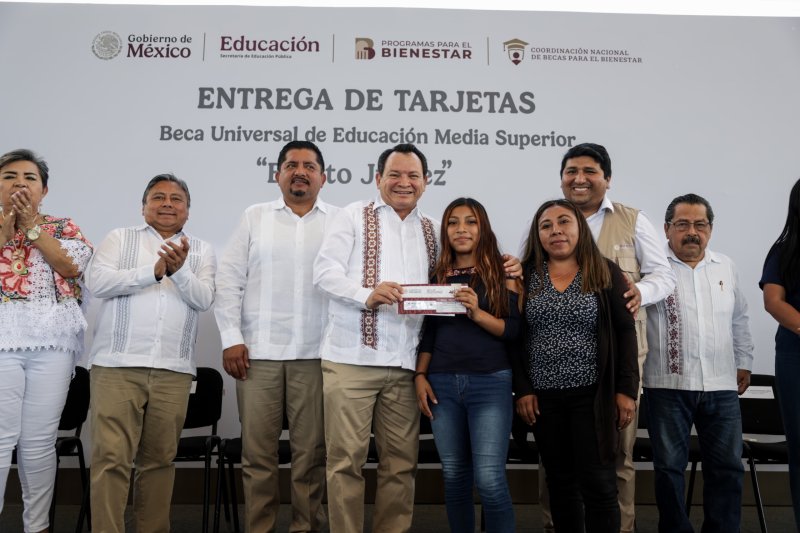 24 mil estudiantes yucatecos ya tienen beca para continuar estudios
