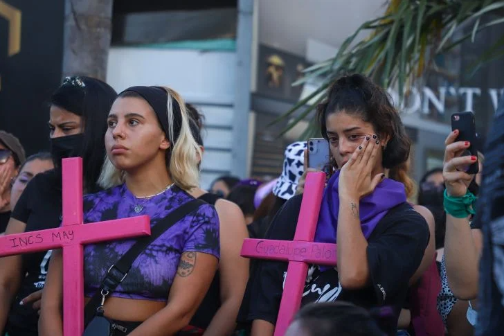 <a href="https://www.lajornadamaya.mx/quintana-roo/198975/a-5-anos-de-la-alerta-de-genero-feminicidios-no-bajan-red-feminista-qroo#">A 5 años de la alerta de género, feminicidios no bajan: Red Feminista QRoo</a>