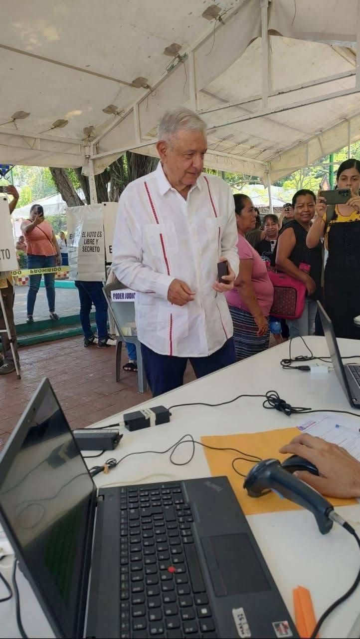AMLO Reaparece para Votar en Elección Histórica del Poder Judicial