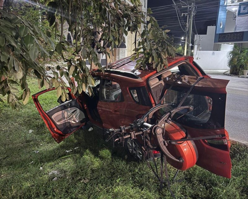 Aparatoso accidente en la colonia Sn Miguel SM 56