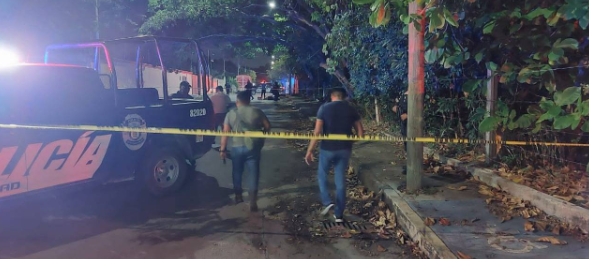 Arrojan el cuerpo sin vida de un hombre con un impacto de bala .