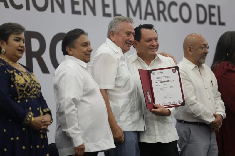 ASEGURA GOBERNADOR JOAQUÍN DÍAZ MENA QUE EL MAGISTERIO ES EL CAMBIO PROFUNDO EN YUCATÁN