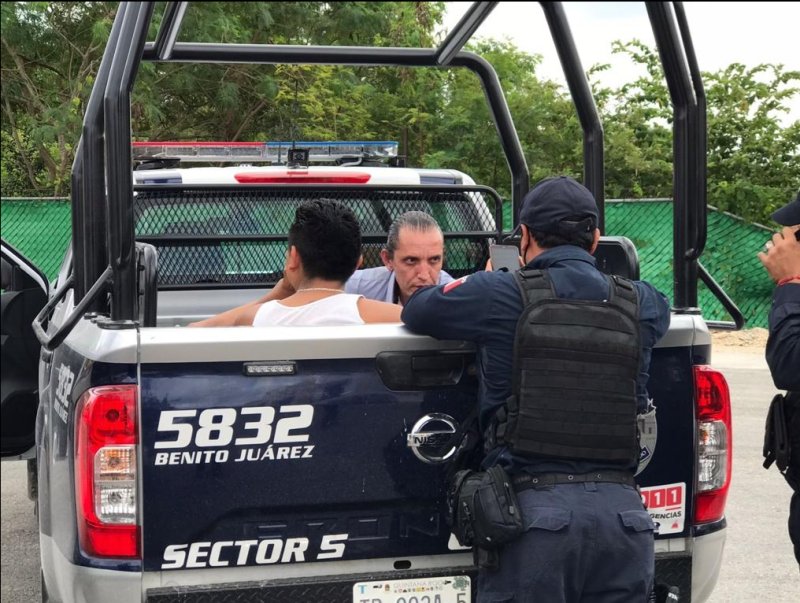 Borrachitos terminan en el ‘Torito’ por dormirse en un carro mal estacionado