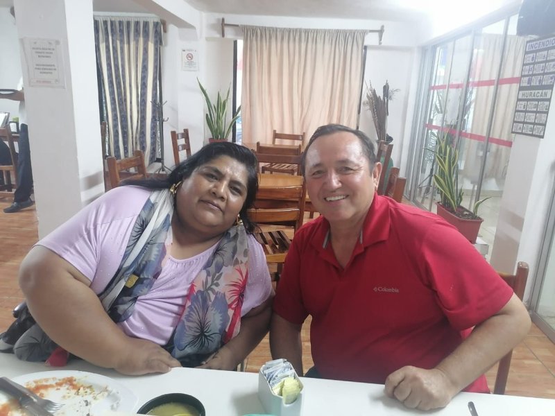 BRINDA NIVARDO MENA “ESPALDARAZO” A DIPUTADA DEL MAS