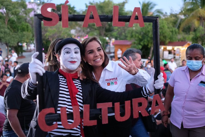 CELEBRA MARA LEZAMA ANIVERSARIO DE CANCÚN
