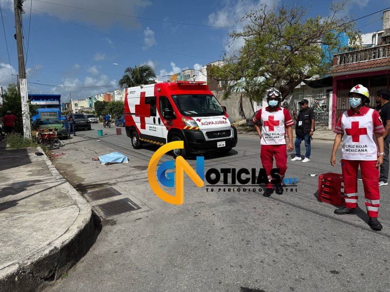 Ciclista muere atropellado por taxi en Paseos Kabah; el conductor se dio a la fuga