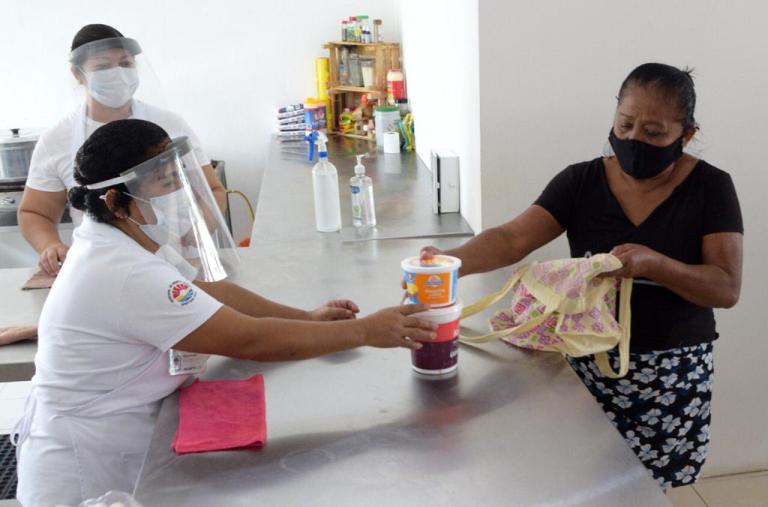Comedor comunitario en Cancún apoya a familias de la región 235