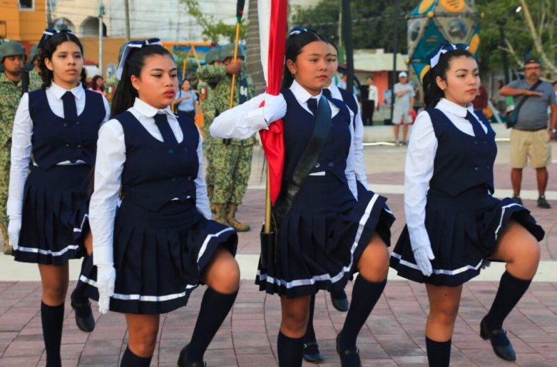 Conmemoran Día de la Bandera en Solidaridad