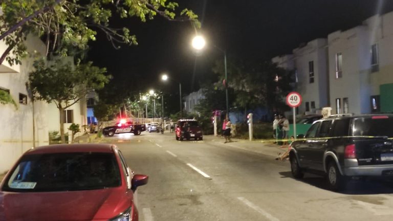 Corretean a mototaxista a balazos en Playa del Carmen