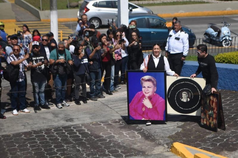 Cremarán los restos de Paquita la del Barrio en Veracruz
