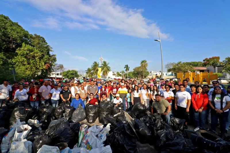 Deja huella el SQCS con limpieza del Boulevard Bahía de la capital del estado