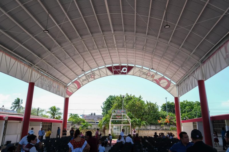 Después de 48 años, Mara Lezama entrega en solo cuatro meses Domo en Primaria “Rufo Figueroa”