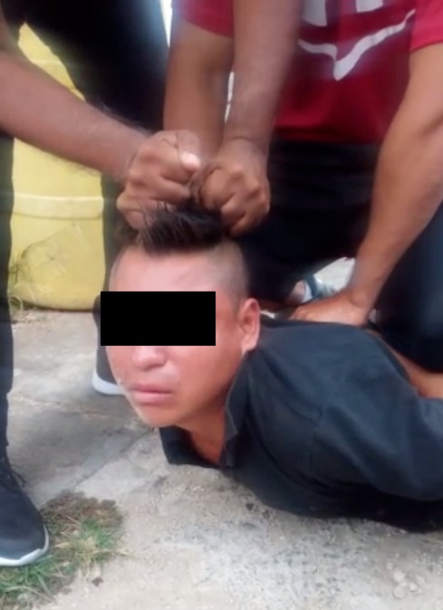 Detienen ciudadanos a presunto extorsionador en Playa del Carmen