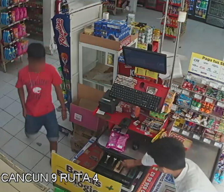 Detienen en un motel a dos sujetos que asaltaron tienda de conveniencia en Cancún