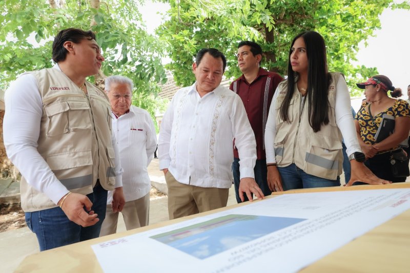 Díaz Mena constata avances en escuelas del sur de Mérida