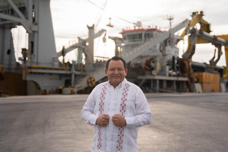 Draga de clase mundial ancla en Progreso para transformar puertos yucatecos