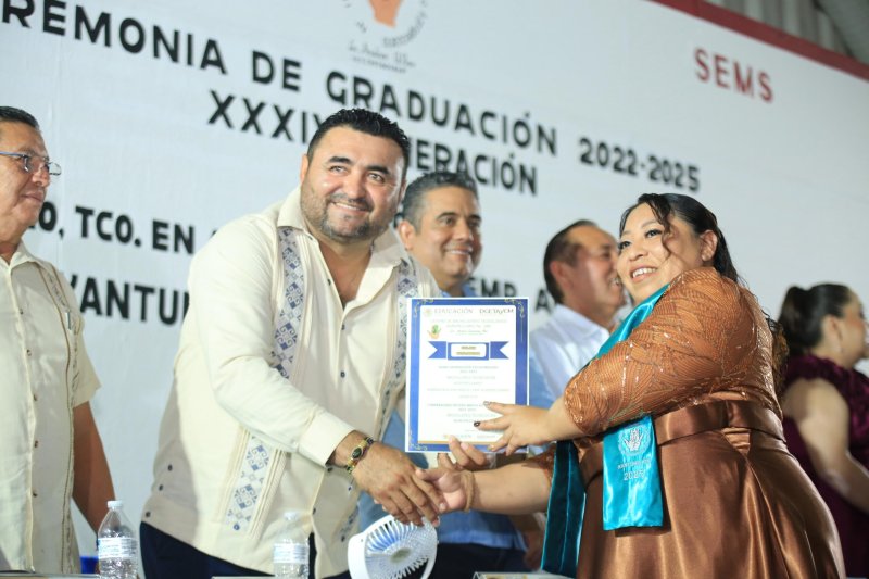 Egresan 144 alumnos del CBTA 186, 18 son del Saeta.