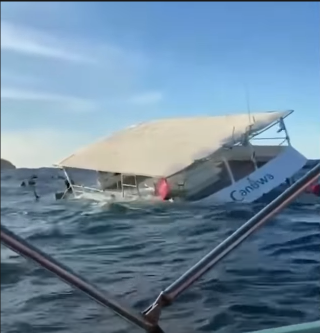 El impactante momento en que una embarcación se hundió con 60 turistas en Puerto Vallarta