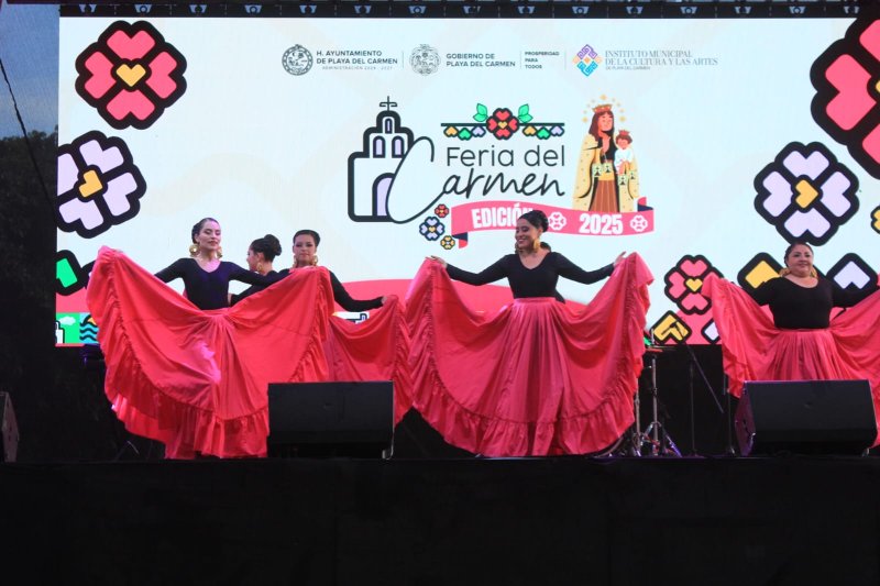 El Teatro del Pueblo y para el Pueblo se llena de colorido, talento y mucha alegría