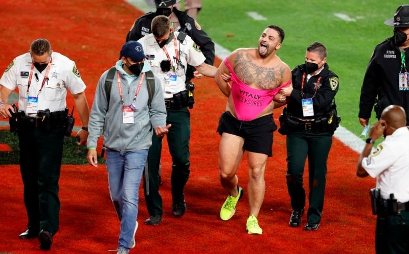 Espontáneo cobró 7 millones y medio de pesos por invadir el Super Bowl
