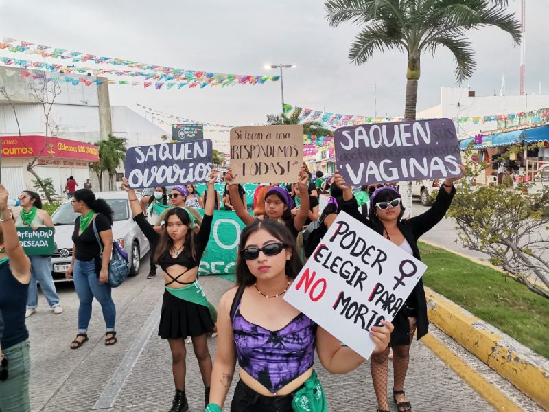 Feministas marchan por aborto legal, gratis y seguro en Quintana Roo