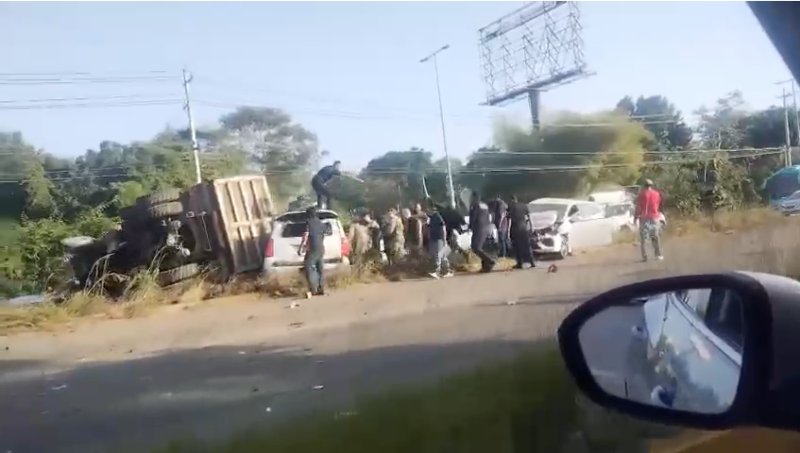 Fuerte accidente en la carretera 307 cerca de Puerto Morelos deja varios heridos