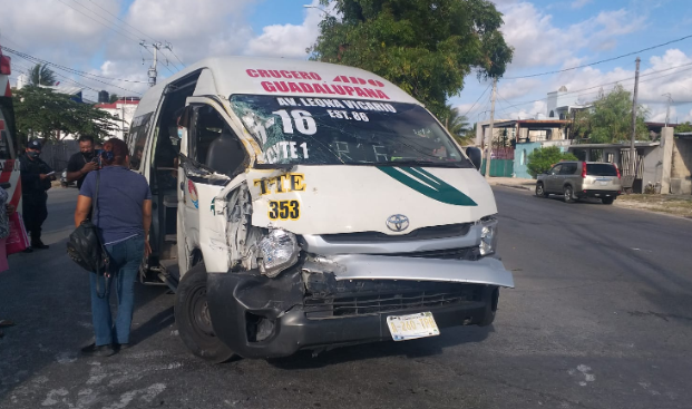 Fuerte choque deja 8 lesionados en Cancún