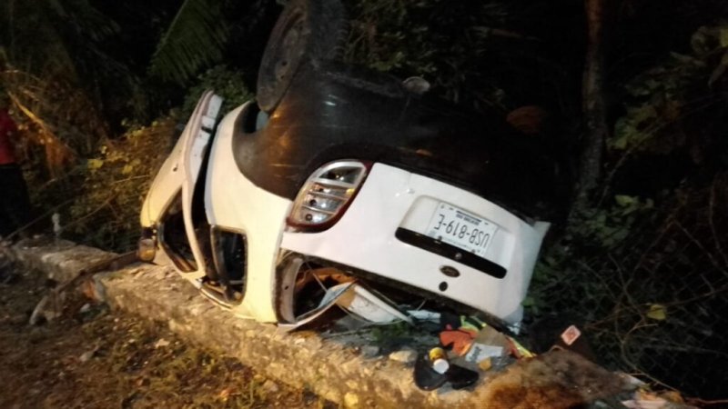 Fuerte choque en Playa del Carmen manda a dos personas al hospital