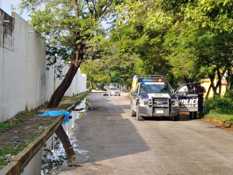Hallan persona sin vida en la vía pública en Cancún