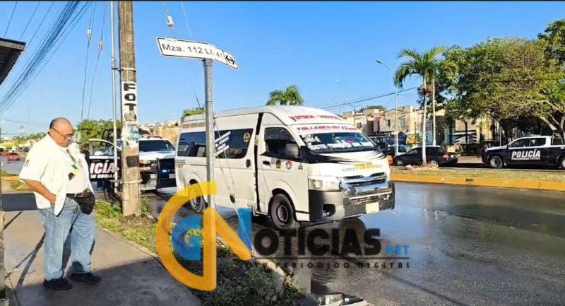 Hombre pierde la vida al interior de una combi en Villas Otoch Paraíso, Cancún