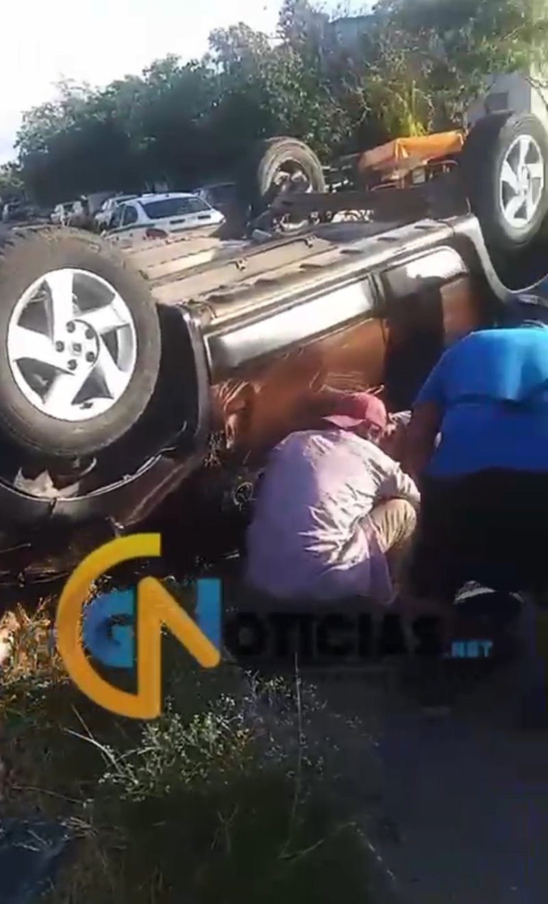 Hombre pierde la vida tras volcadura en Cancún; tardanza en auxilio genera indignación