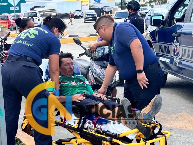 Hombre sufre golpe de calor en Bodega Aurrerá de la Av. LaKin