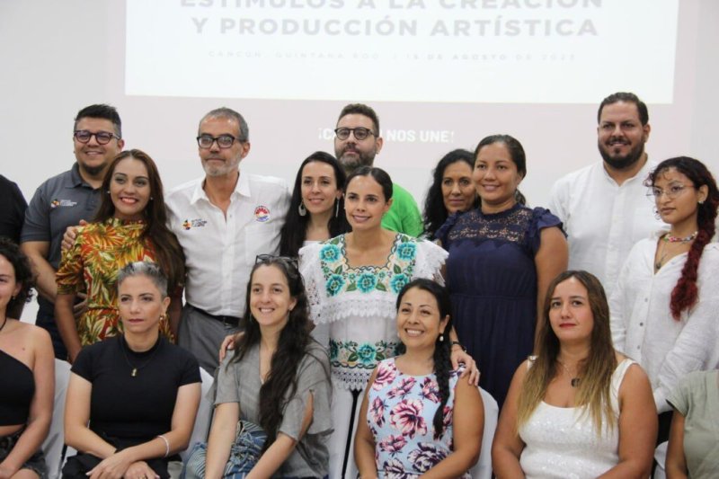 IMPULSA ANA PATY PERALTA ARTE EN EL MUNICIPIO