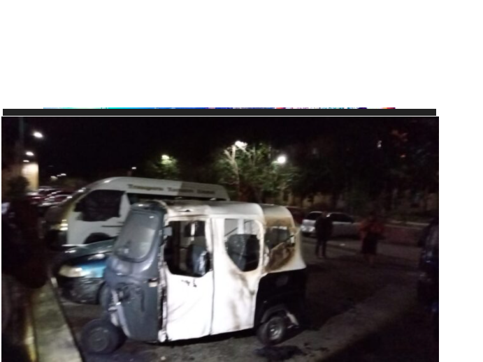 Incendian dos mototaxis en Paseos del Mar de Cancún por presunto ‘derecho de piso’