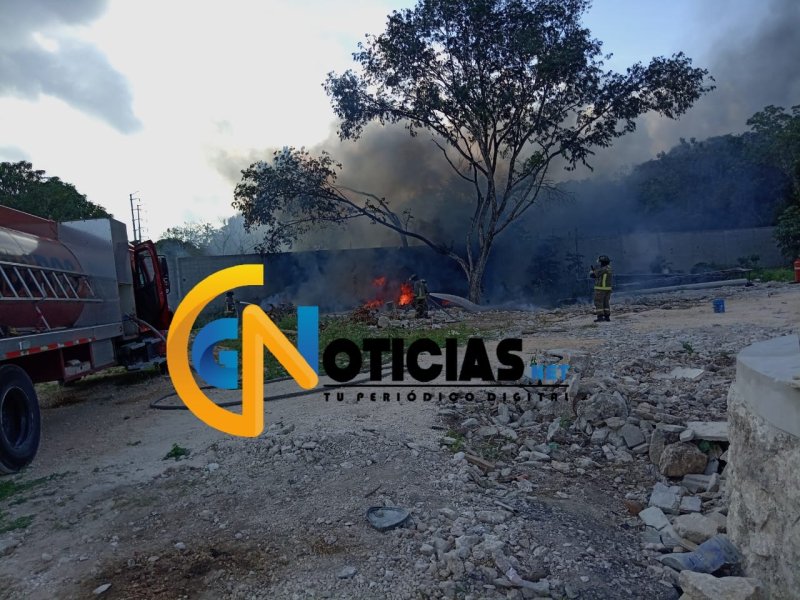 Incendio en un encierro de grúas