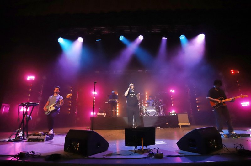 Indie pop y rock alternativo hacen vibrar el teatro Armando Manzanero