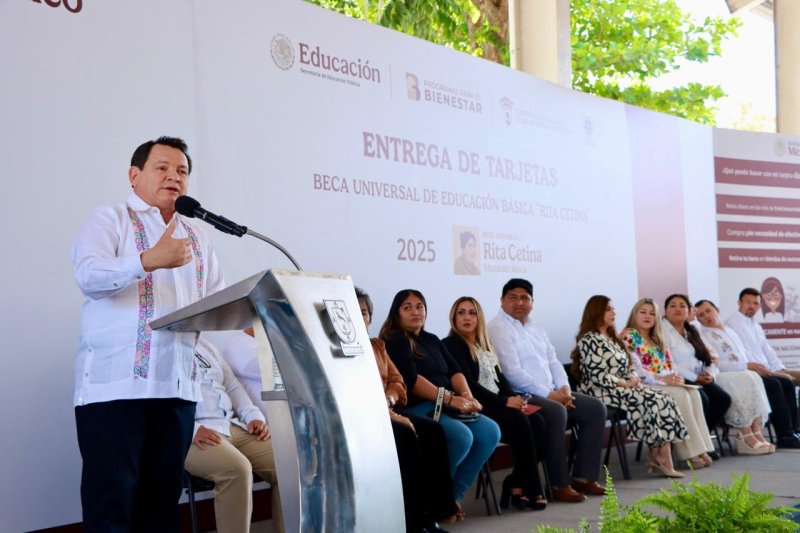 Inicia entrega de tarjetas de la beca universal “Rita Cetina”
