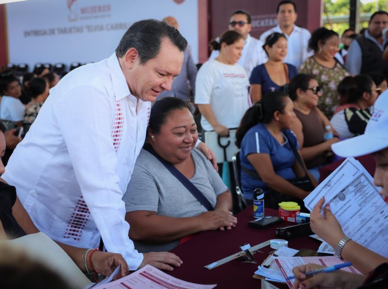 Inicia entrega de tarjetas “Elvia Carrillo Puerto” para madres autónomas de Yucatán