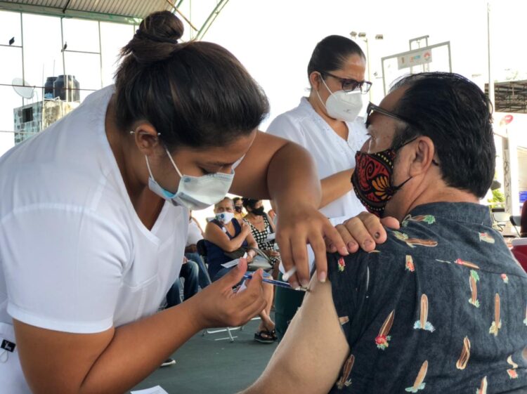Inicia quinto día de vacunación contra Covid-19 a mayores de 50 años en Cancún