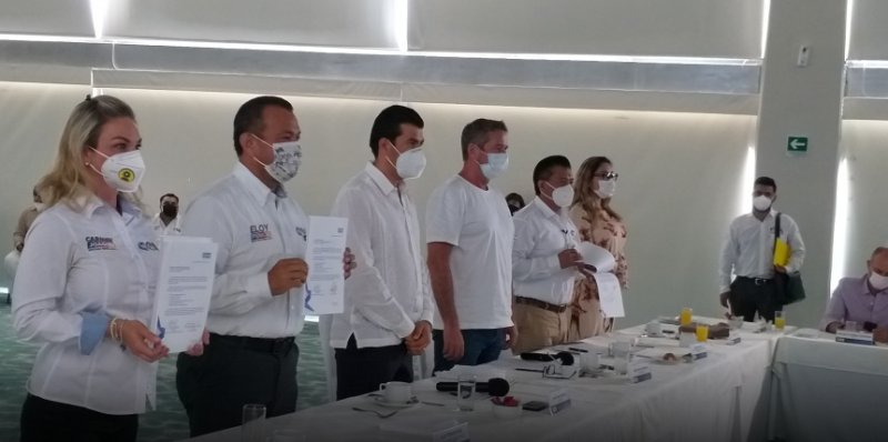 Jesús Pool, Issac Janix y Eric Estrella firman compromisos con empresarios de Cancún