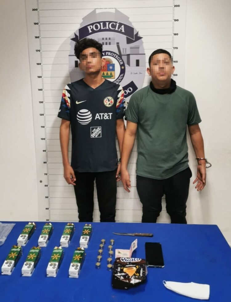 Jóvenes de 18 y 17 años detenidos por robo a comercio en Cancún
