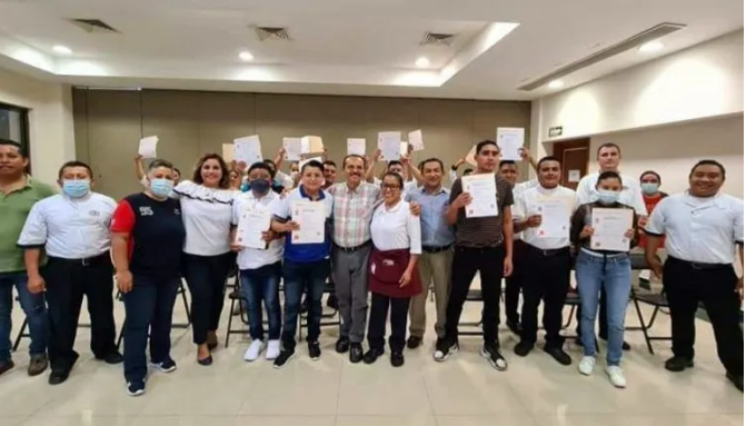 La CROC certifica a trabajadores de la Riviera Maya.