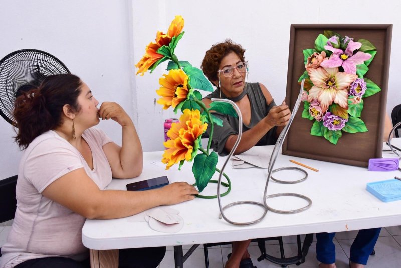 La FPMC empodera a las mujeres a través de “Manos Creativas”