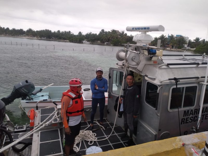 La Secretaría de Marina – Armada de México rescata a dos personas en costas de Quintana Roo