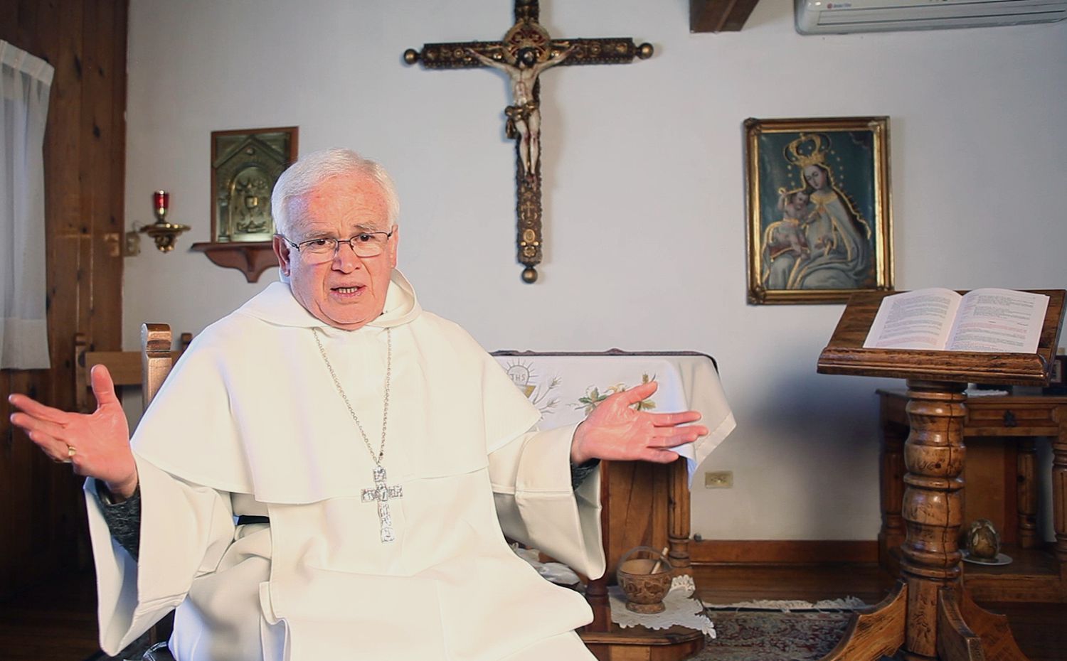 La última misa del obispo rojo