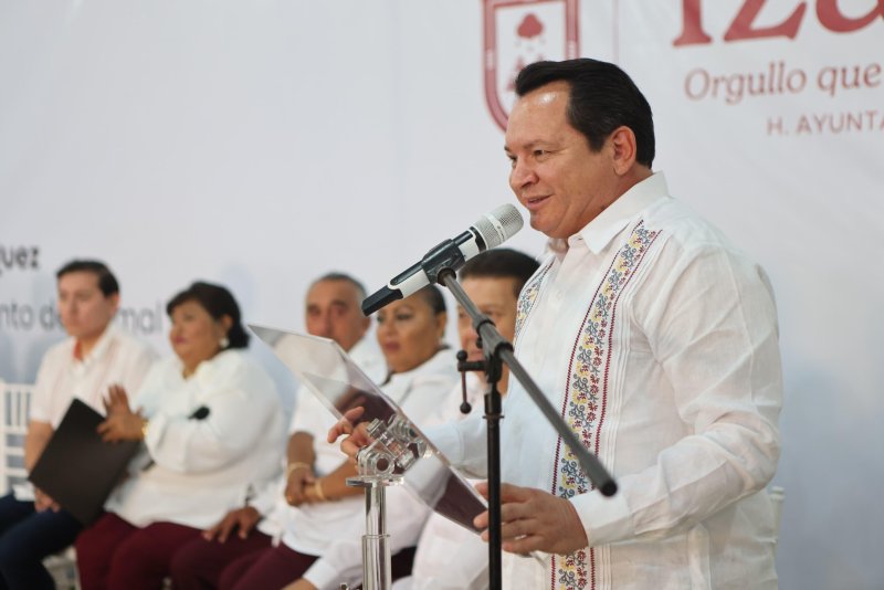 Llama el Gobernador Joaquín Díaz Mena a convertir a Izamal en un referente turístico