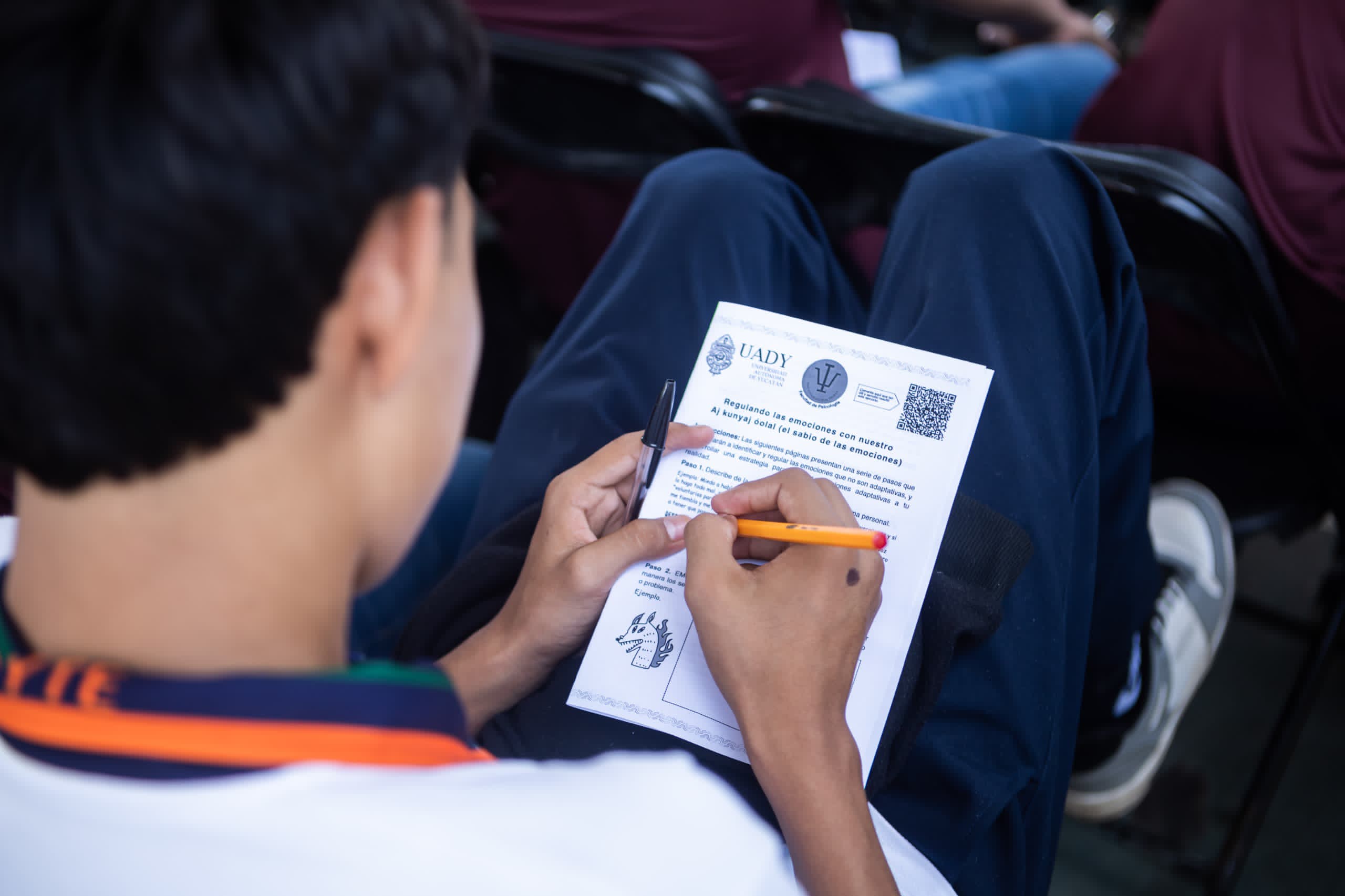 Llevan bienestar emocional y ciencia viva a preparatorias de Yucatán