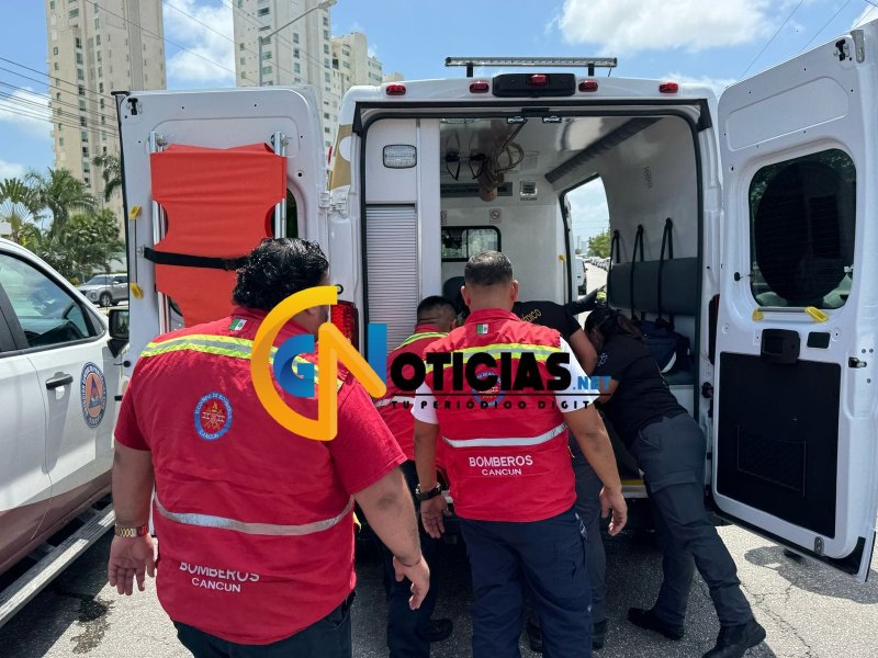 Maestros sufren golpes de calor durante protesta contra la Ley del ISSSTE en Cancún