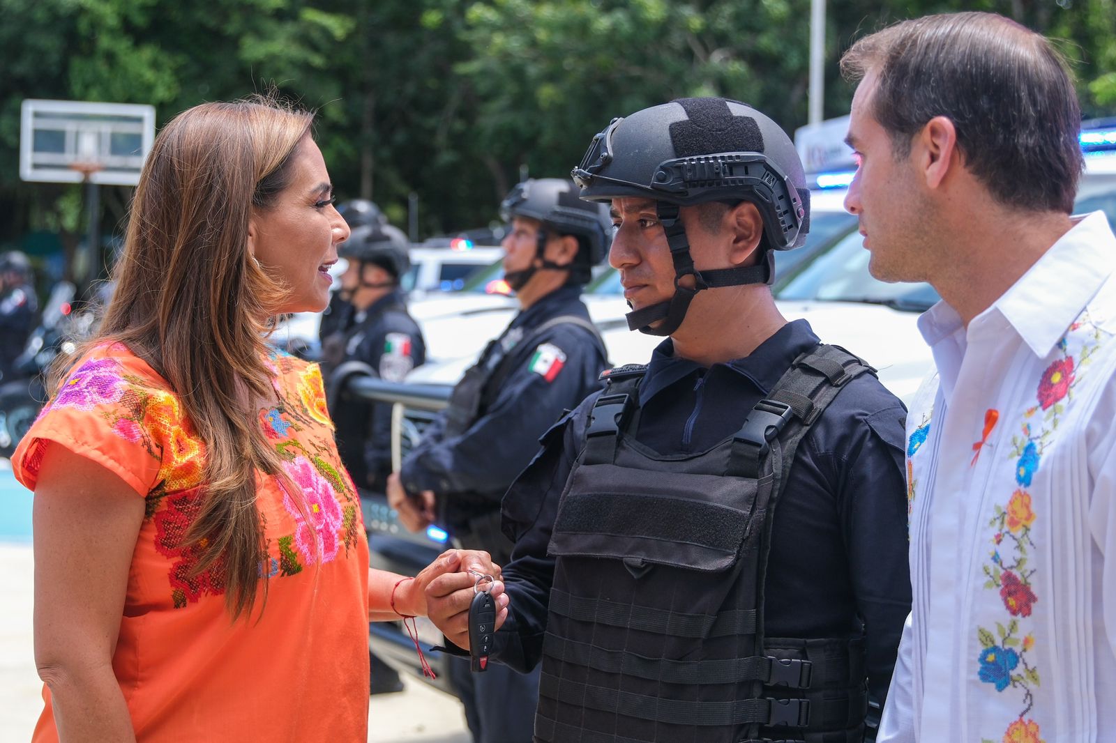 Mara Lezama entrega patrullas a Tulum para fortalecer la seguridad