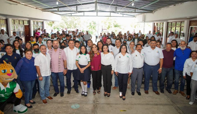Mara Lezama equipa al CECyTE “Leona Vicario” para uso de sus estudiantes